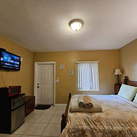 Royal Poinciana Stay Miami Springs Bagian luar foto