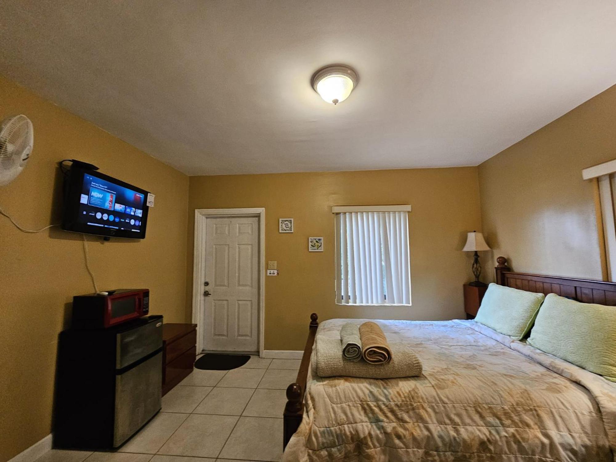 Royal Poinciana Stay Miami Springs Bagian luar foto
