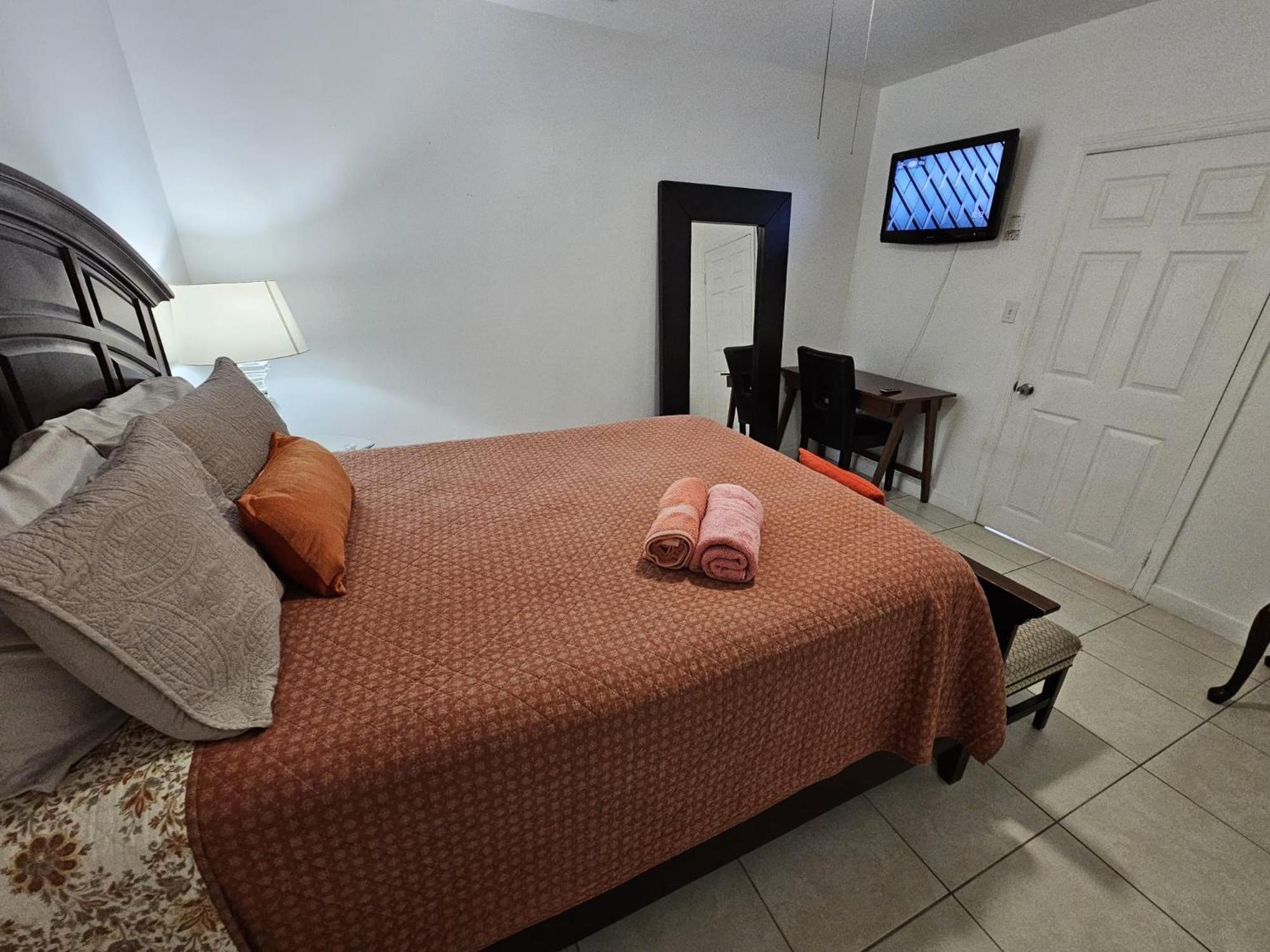 Royal Poinciana Stay Miami Springs Bagian luar foto