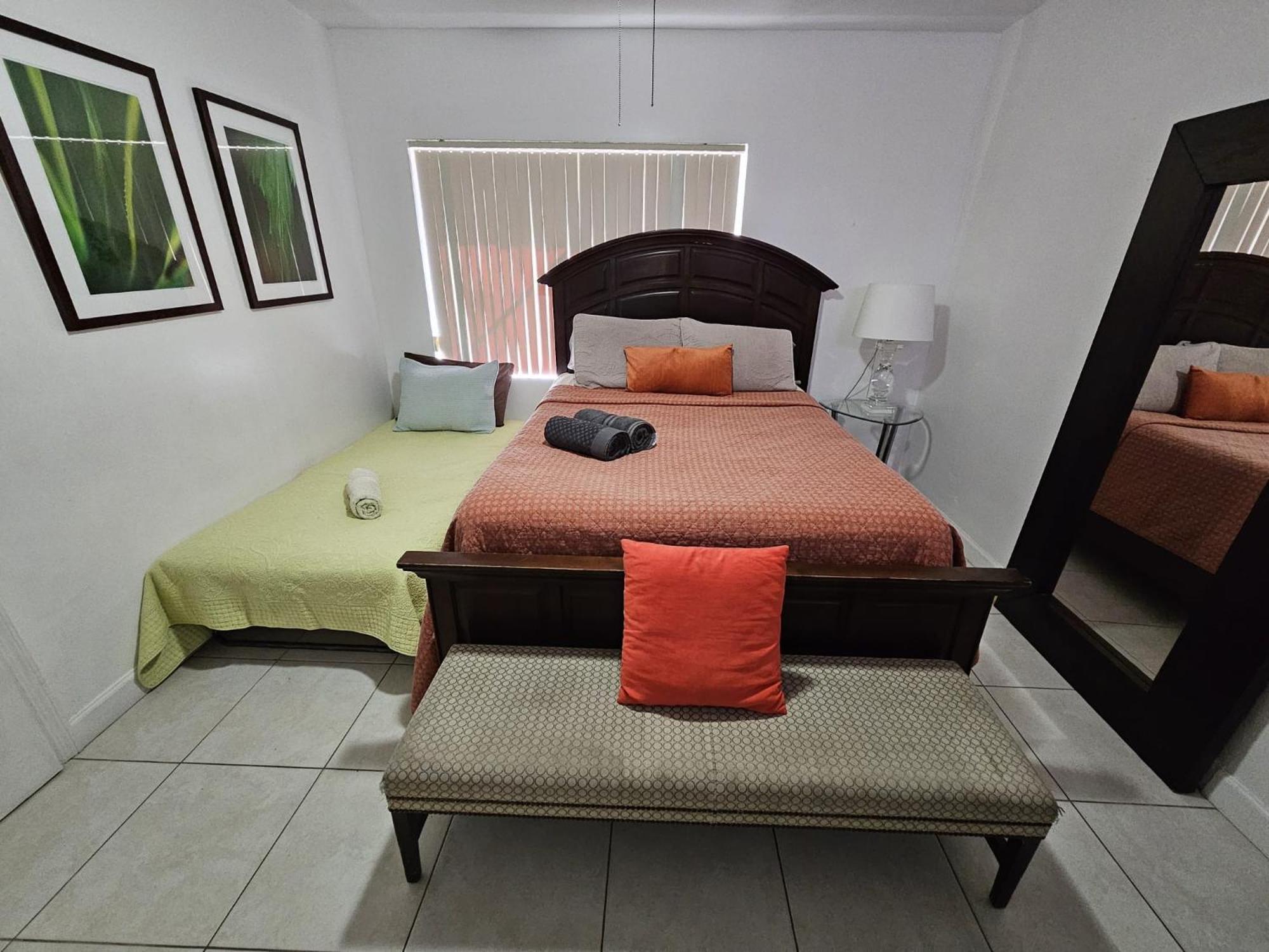 Royal Poinciana Stay Miami Springs Bagian luar foto