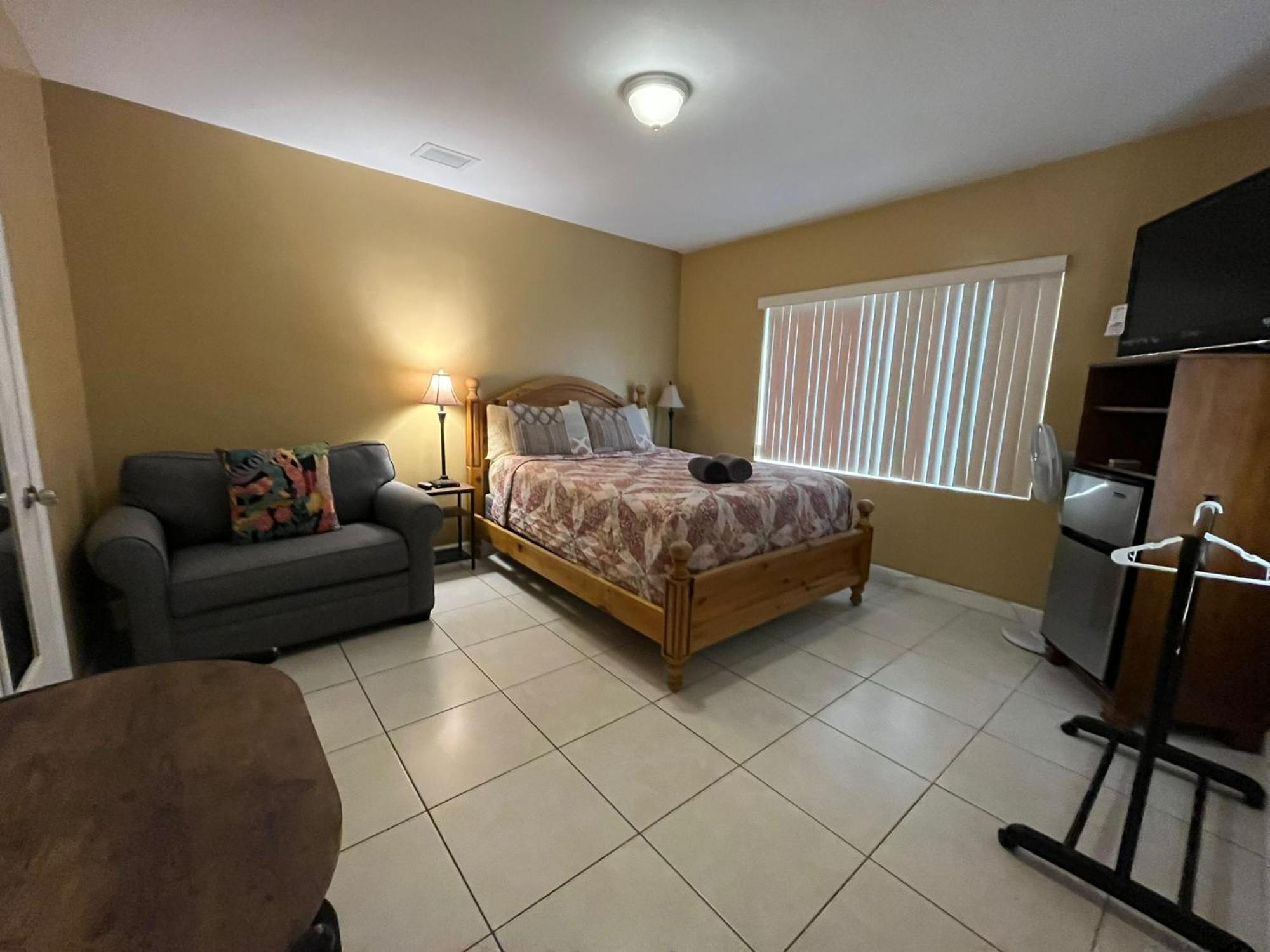 Royal Poinciana Stay Miami Springs Bagian luar foto